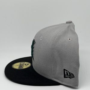 New Era University of Hawaii Rainbow Warriors 59Fifty FITTEDHat 7 1/4 GRAY/BLACK